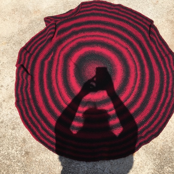 HANDMADE Crocheted Round Red/black Throw - Picture 3 of 10
